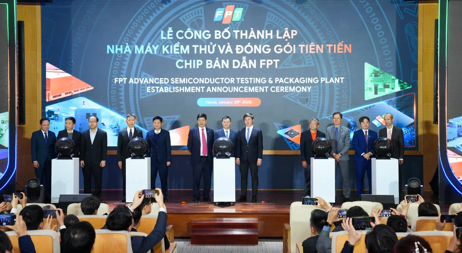 Nghi thức th&agrave;nh lập nh&agrave; m&aacute;y kiểm thử v&agrave; đ&oacute;ng g&oacute;i ti&ecirc;n tiến chip b&aacute;n dẫn FPT