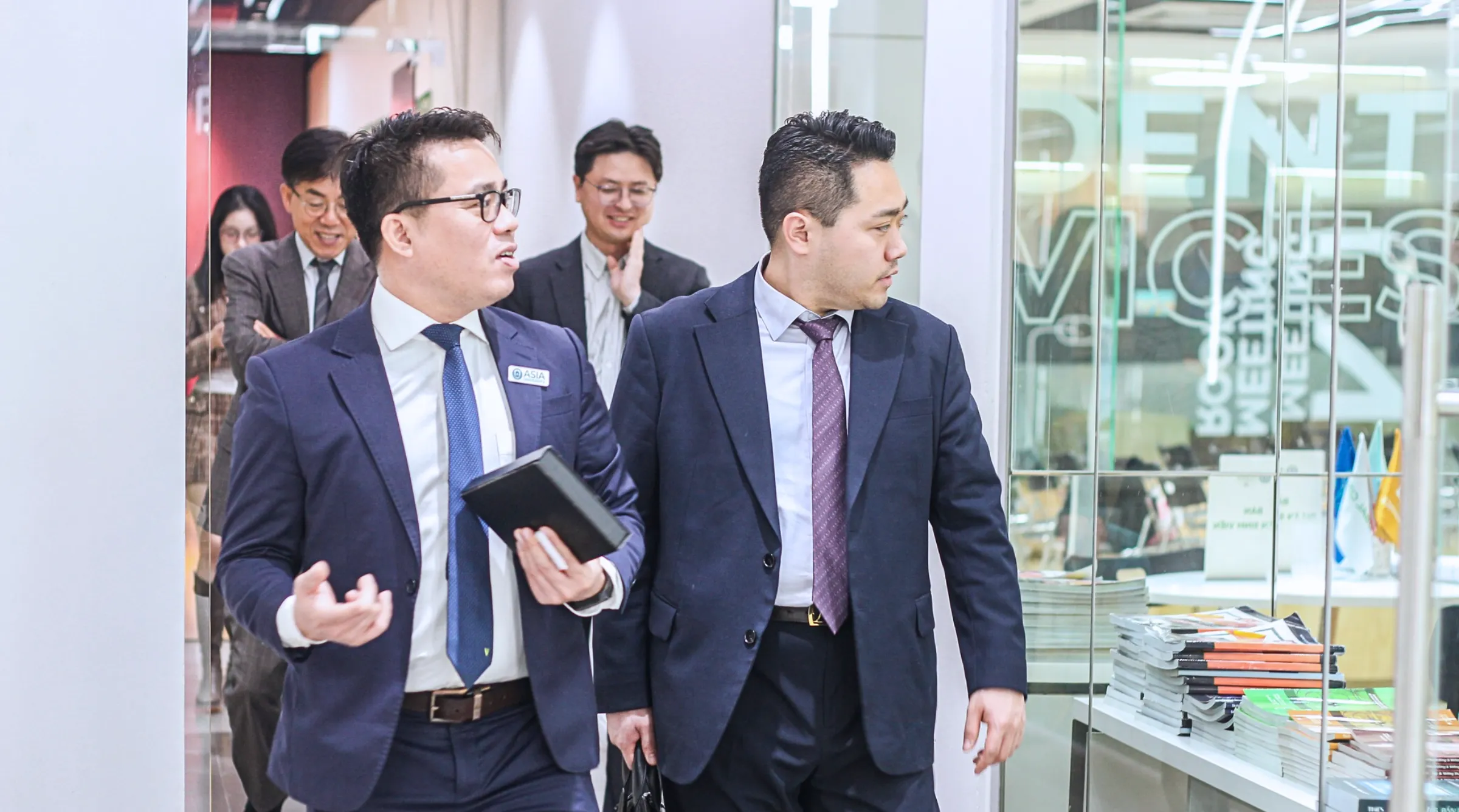 Đoàn đại diện các doanh nghiệp công nghệ Hàn Quốc tham quan không gian đào tạo, tìm hiểu mô hình học tập gắn với thực tiễn tại Gachon Vietnam