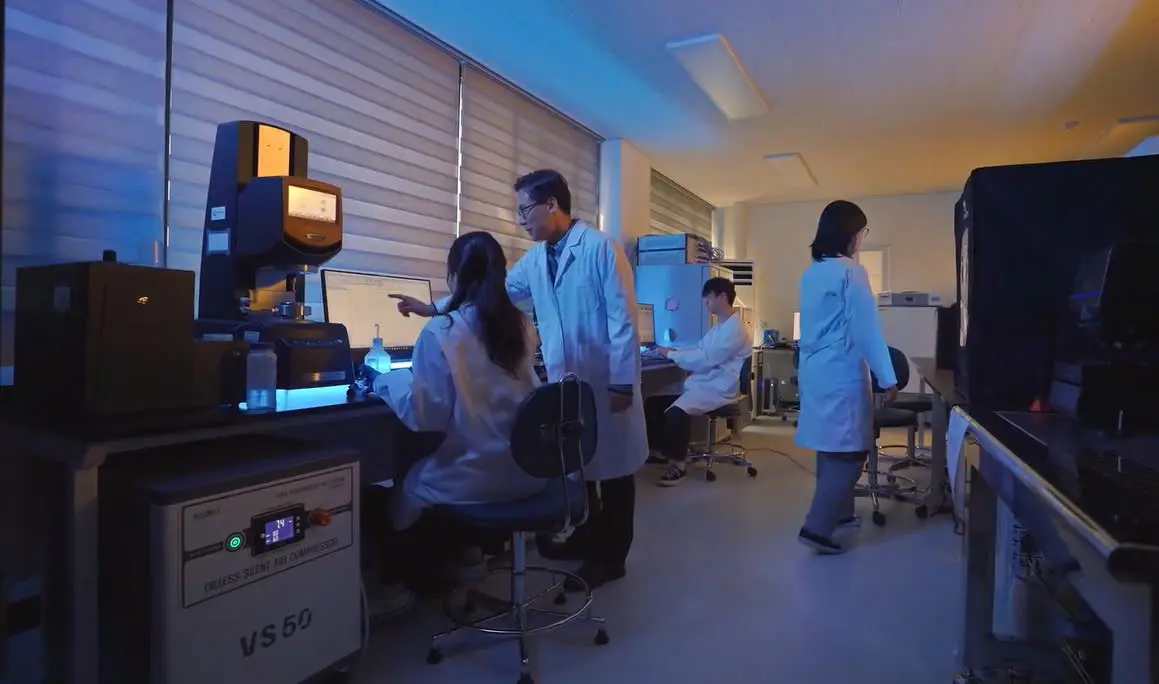 Sinh vi&ecirc;n được tiếp cận hệ thống ph&ograve;ng lab phục vụ đ&agrave;o tạo v&agrave; nghi&ecirc;n cứu chuy&ecirc;n s&acirc;u.
