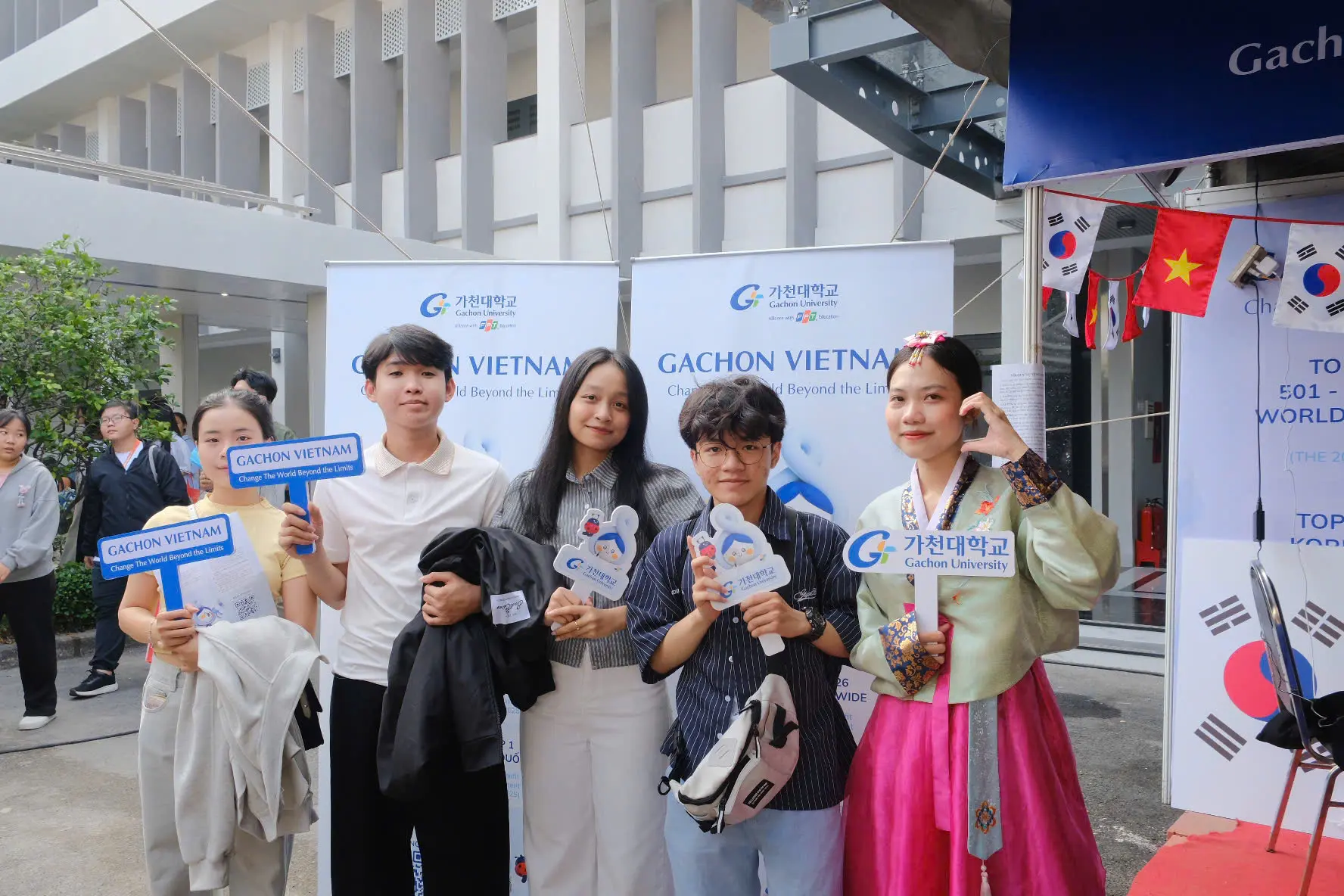 Gian h&agrave;ng Gachon Vietnam tại Ng&agrave;y hội Tư vấn tuyển sinh hướng nghiệp 2026 mang đến cơ hội để học sinh tiếp cận ng&agrave;nh c&ocirc;ng nghệ b&aacute;n dẫn v&agrave; c&aacute;c chương tr&igrave;nh đ&agrave;o tạo quốc tế.