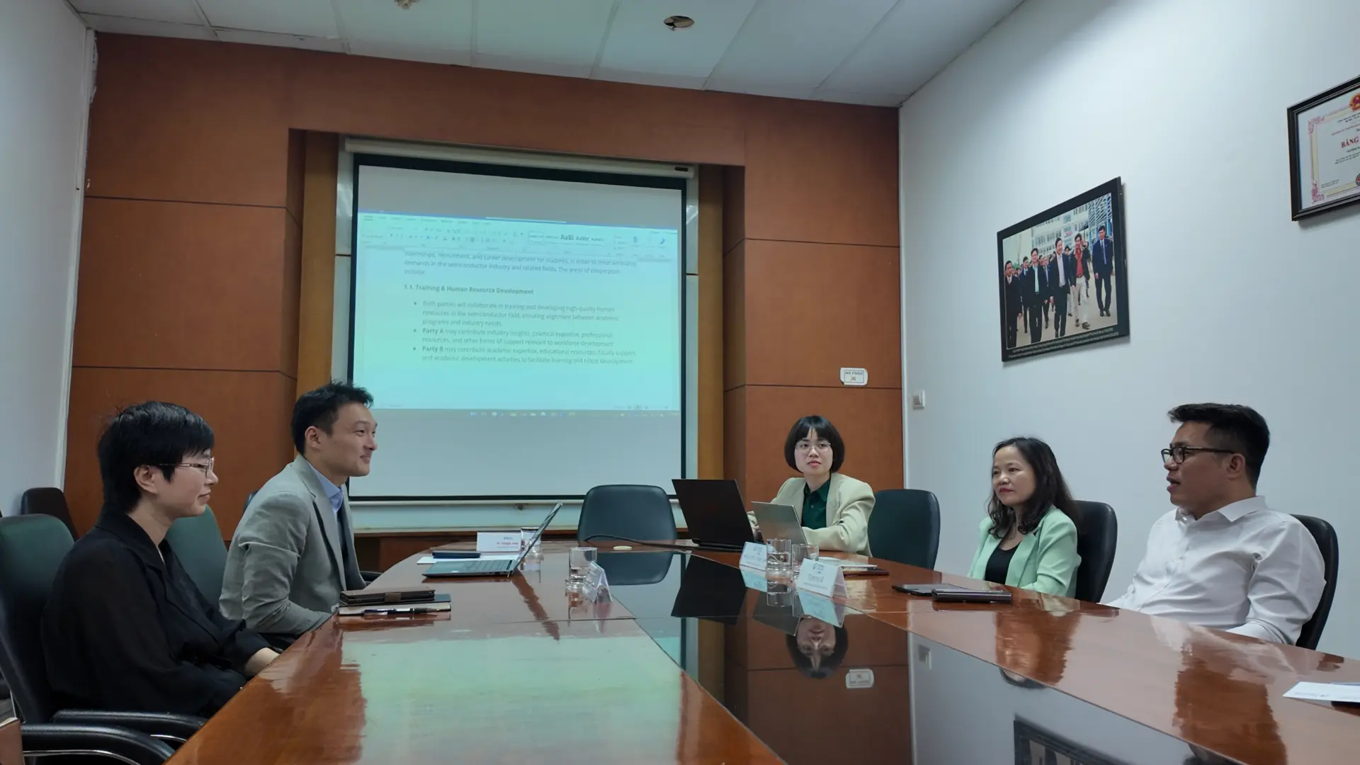 Đoàn đại diện Công ty TNHH TechL Vina có buổi tham quan và làm việc tại Gachon Vietnam cơ sở Hà Nội.