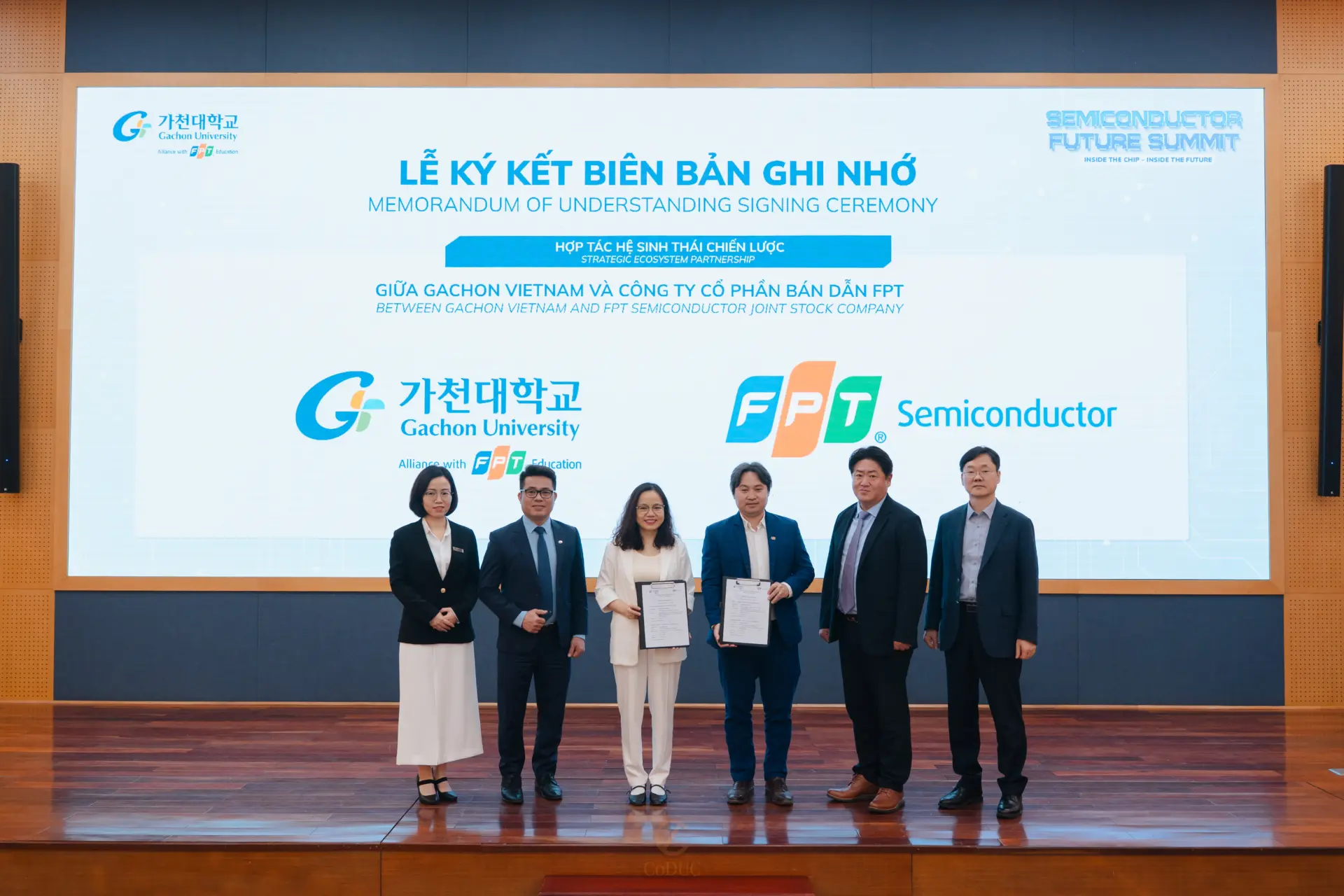 Lễ ký kết hợp tác giữa Gachon Vietnam và FPT Semiconductor.