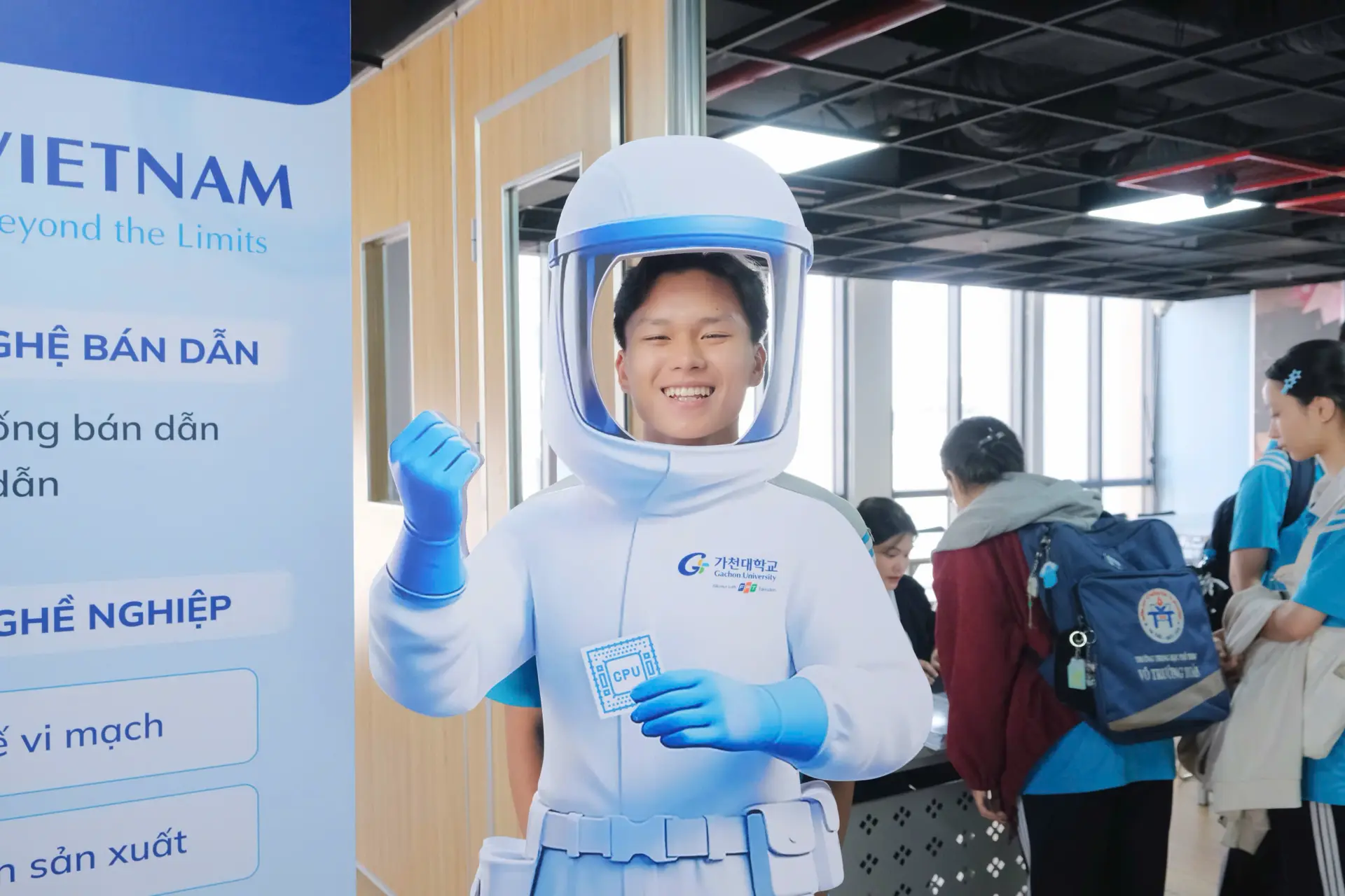 Info Day 4/4: Học sinh và phụ huynh TP.HCM cùng giải mã “cơn sốt” bán dẫn