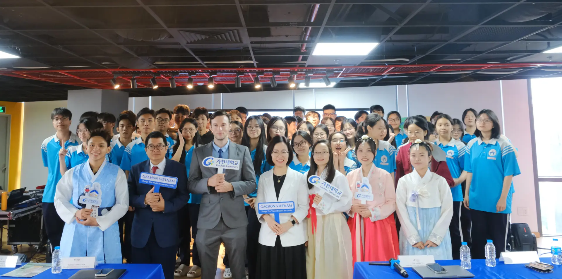 Info Day 4/4: Học sinh và phụ huynh TP.HCM cùng giải mã “cơn sốt” bán dẫn