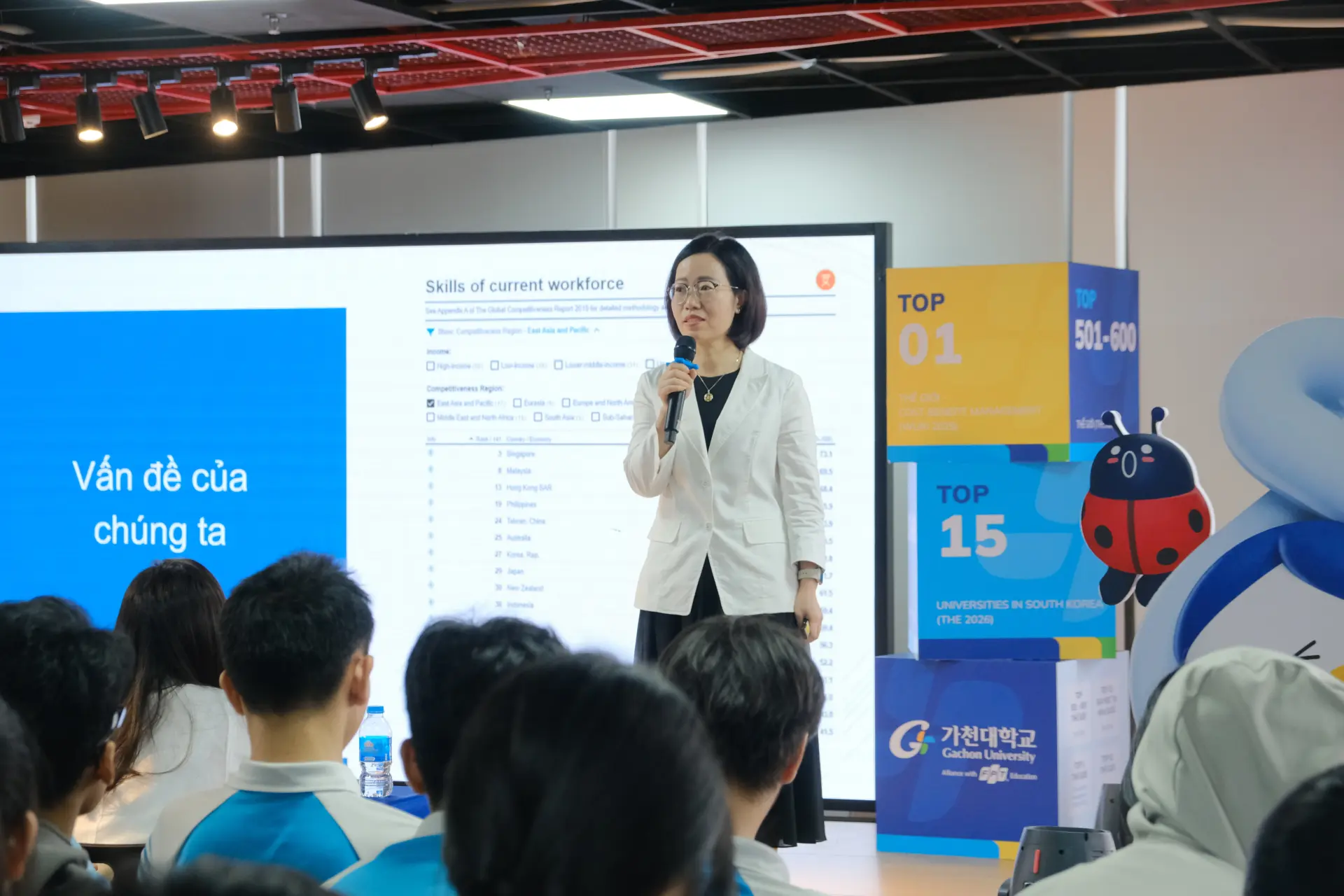 ThS. Amira Vũ giới thiệu điểm khác biệt của chương trình đào tạo liên kết quốc tế Gachon Vietnam, mang đến những lợi thế nổi bật cho sinh viên sau khi tốt nghiệp.