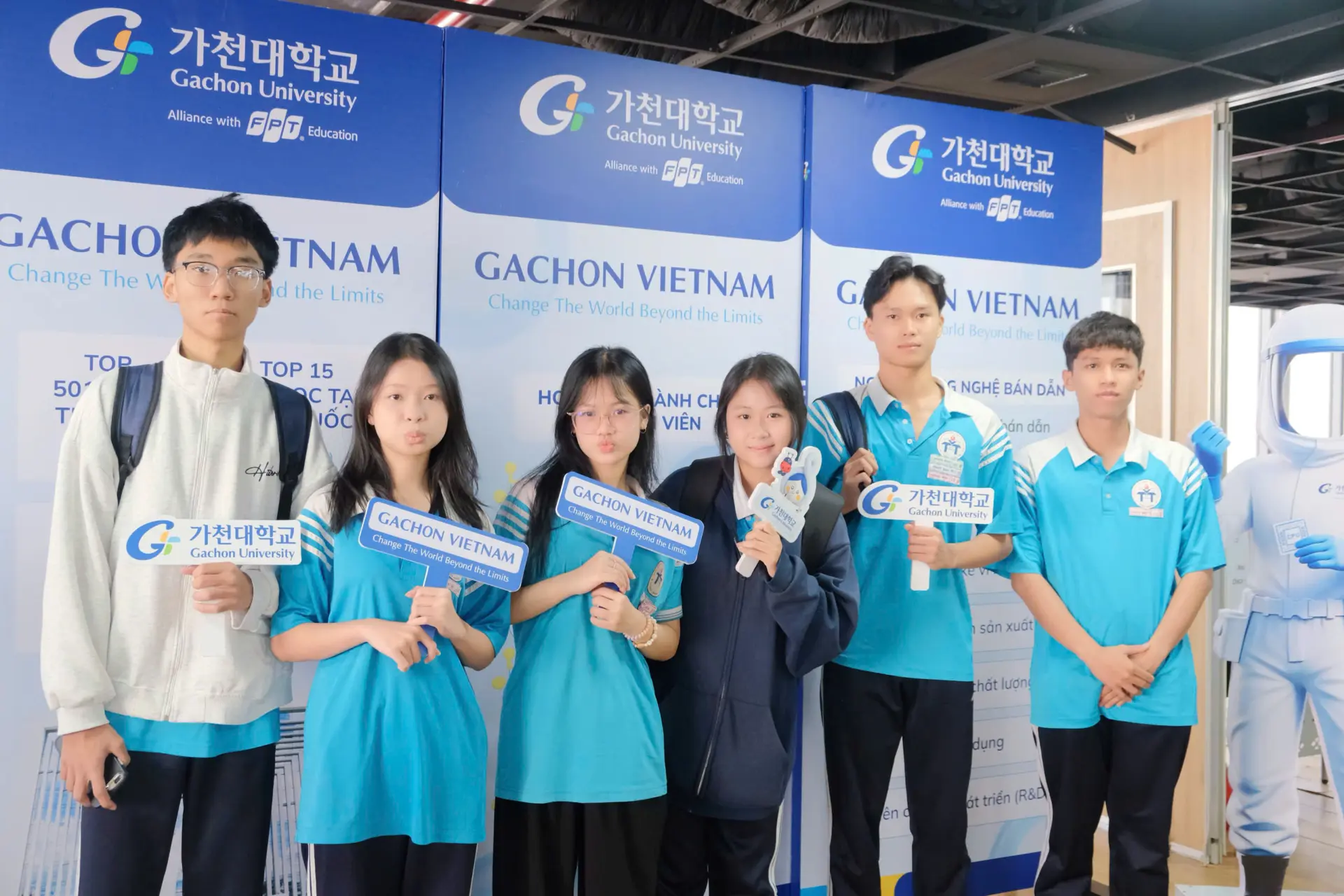 Info Day 4/4: Học sinh và phụ huynh TP.HCM cùng giải mã “cơn sốt” bán dẫn