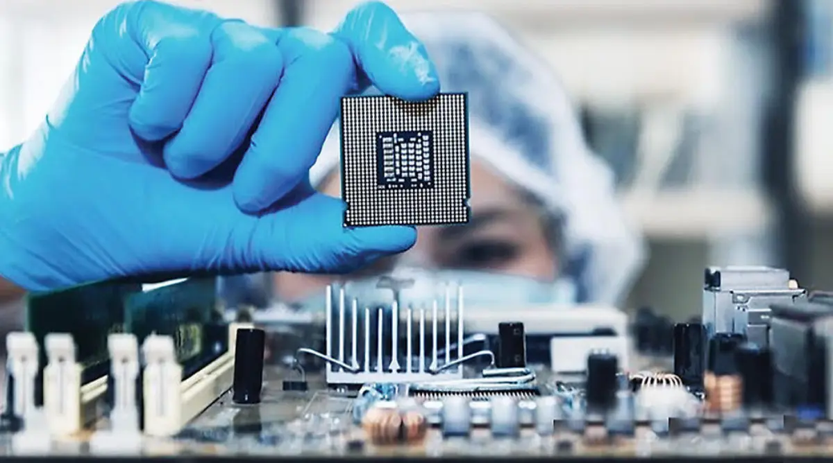 C&ocirc;ng nghệ chip b&aacute;n dẫn l&agrave; ng&agrave;nh học mới với mức lương hấp dẫn.
