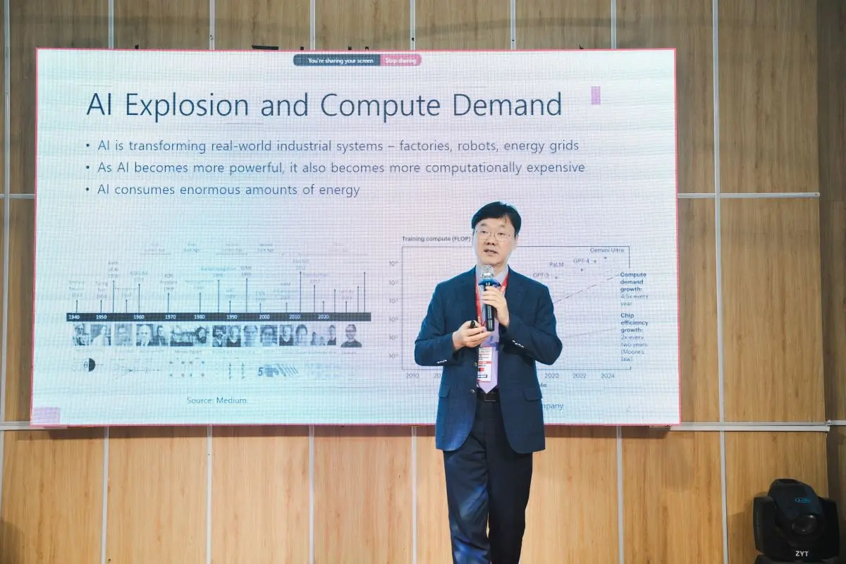 GS. Hyun Seok Oh nhấn mạnh: tiết kiệm năng lượng không còn là lựa chọn mà là yếu tố bắt buộc để bảo vệ thiết bị và tối ưu chi phí.