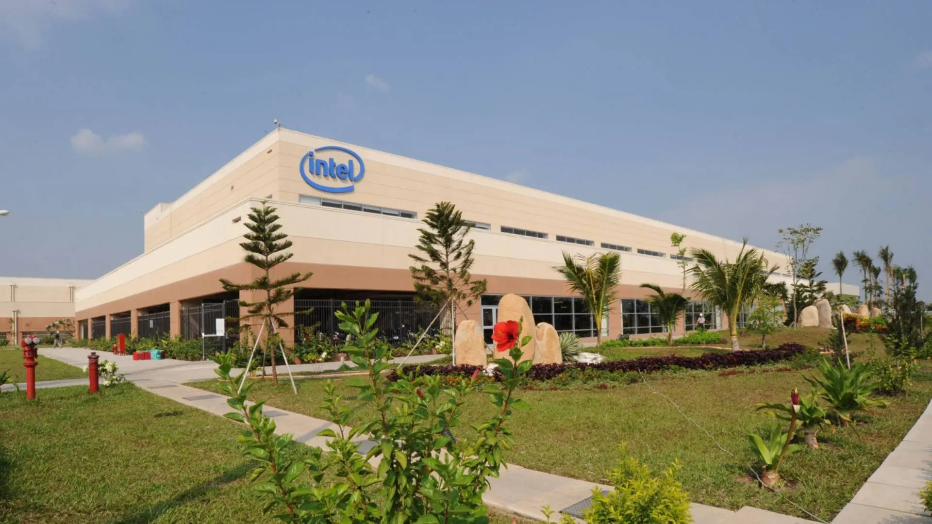 Việc các doanh nghiệp tiếp tục mở rộng đầu tư cho thấy Việt Nam đang được nhìn nhận nhiều hơn như một mắt xích công nghệ thay vì chỉ là “công xưởng giá rẻ”.