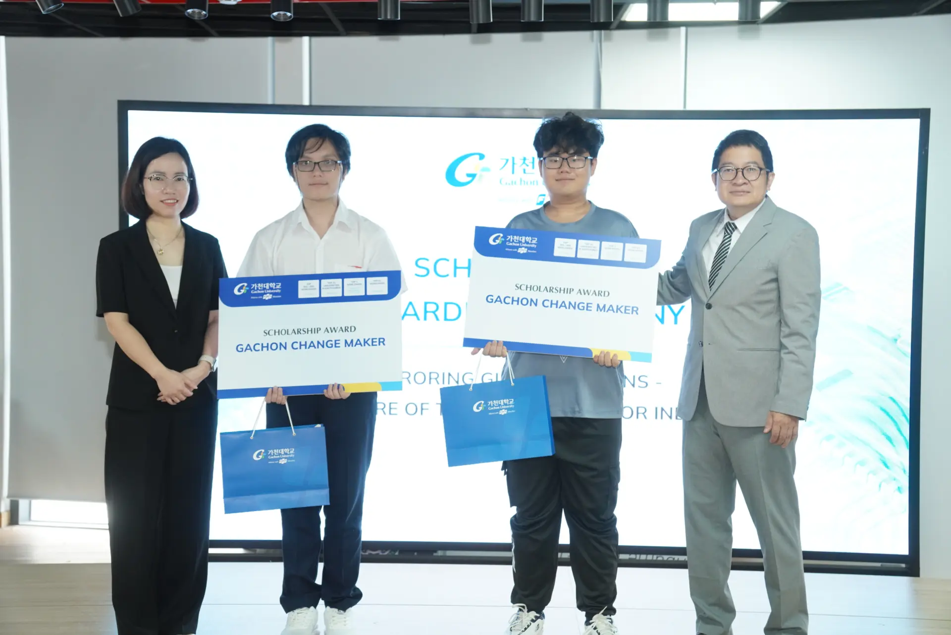 Gachon Vietnam trao học bổng cho các em học sinh tài năng - những tân sinh viên tương lai.