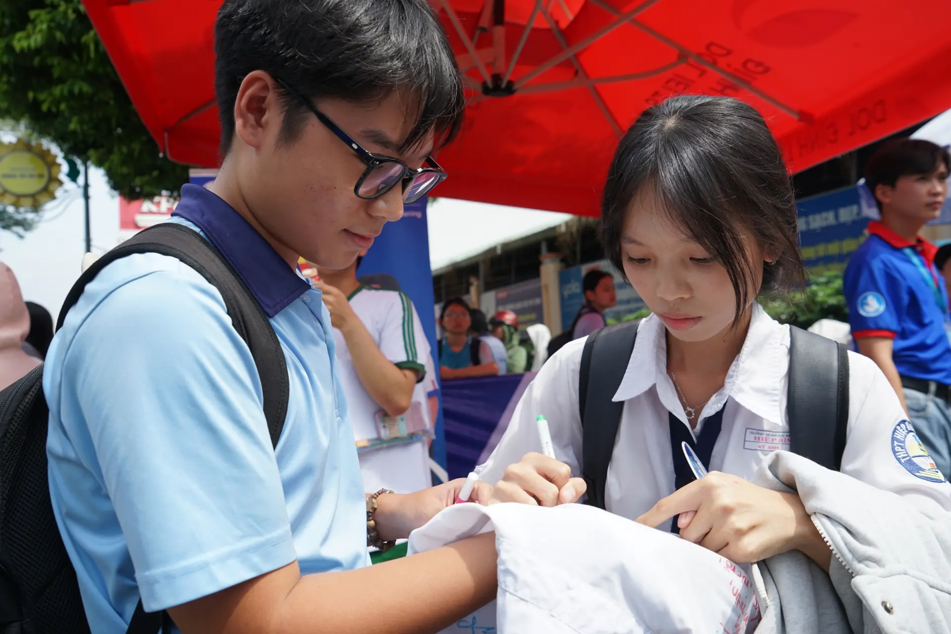 Đề thi và gợi ý đáp án môn Tiếng Anh thi tốt nghiệp THPT năm 2026