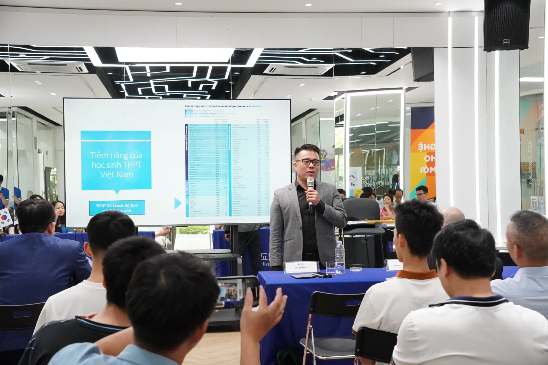 TS. Jimmy Le chia sẻ về tương lai và cơ hội nghề nghiệp ngành bán dẫn cùng lộ trình học tập tại Hàn Quốc - đất nước số 1 thế giới về chip nhớ. 