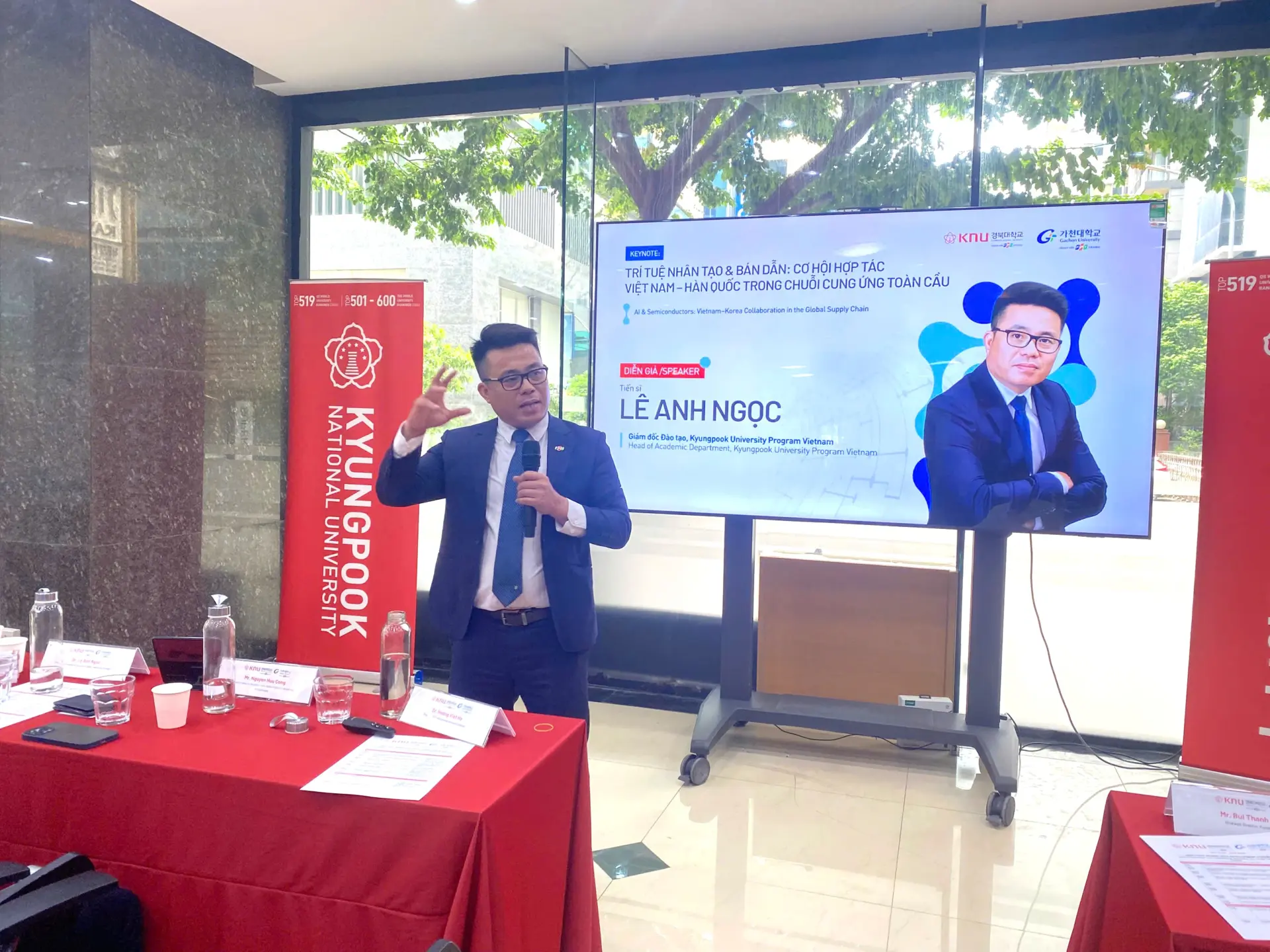 TS. Jimmy Le cho rằng hợp tác đào tạo Việt – Hàn có thể giúp kết nối hạ tầng, công cụ và nguồn lực chuyên sâu cho quá trình đào tạo kỹ sư bán dẫn.