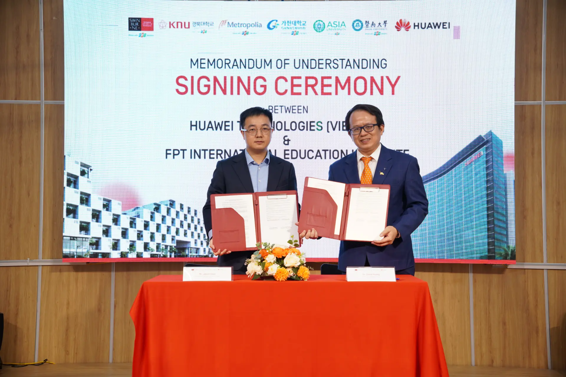 Viện Đại học quốc tế FPT ký biên bản ghi nhớ hợp tác với Huawei Technologies Vietnam.