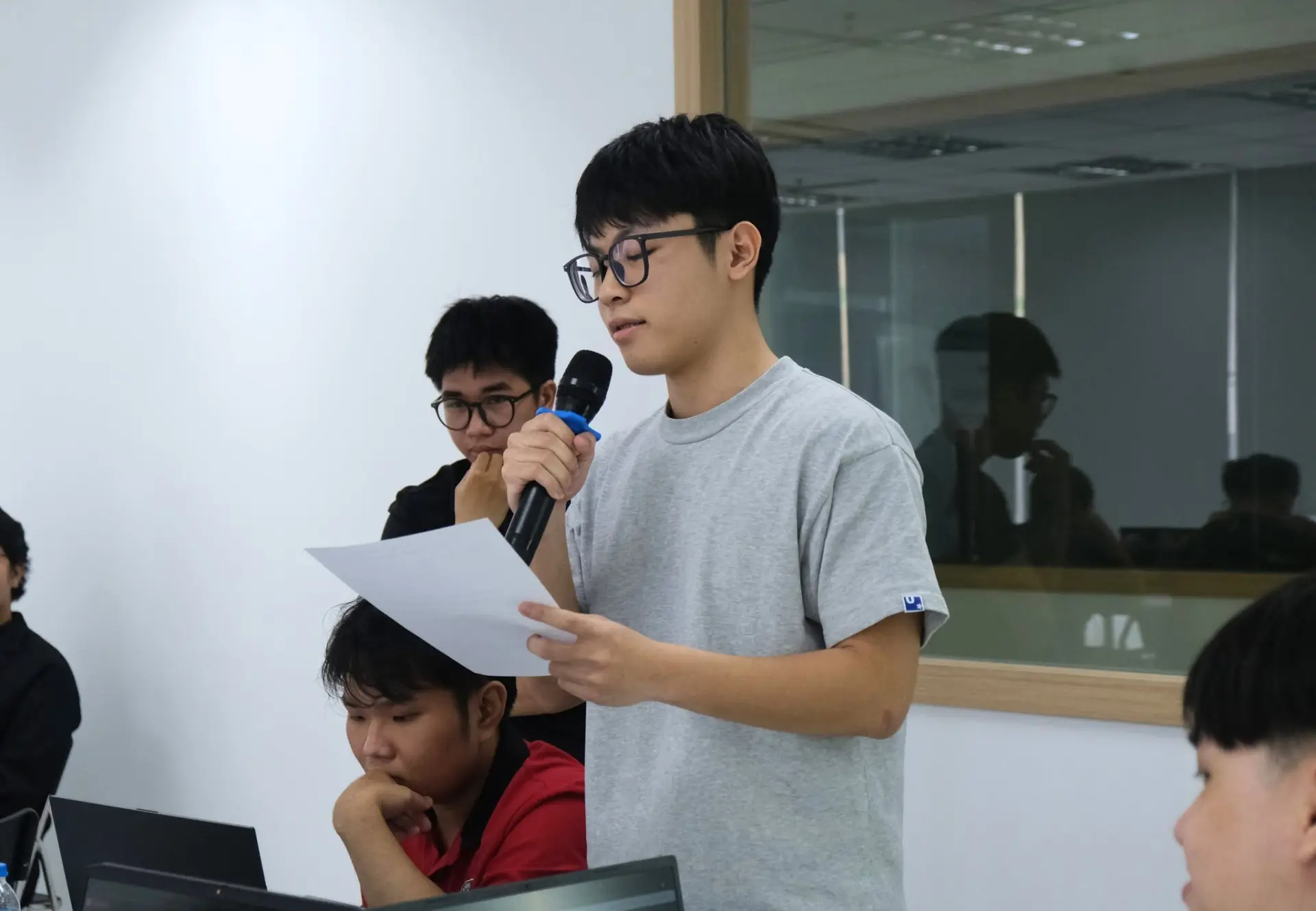 Qua workshop, sinh viên có thêm góc nhìn về cách AI được ứng dụng trong thực tiễn, củng cố nền tảng chuyên môn và chuẩn bị hành trang để thích ứng với những đổi mới của ngành công nghệ trong tương lai.